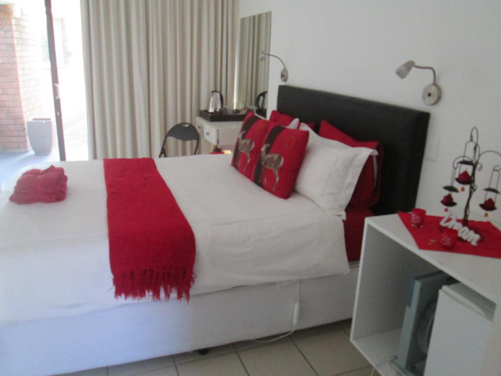 Emitem Bed & Breakfast Plettenberg Bay Room photo